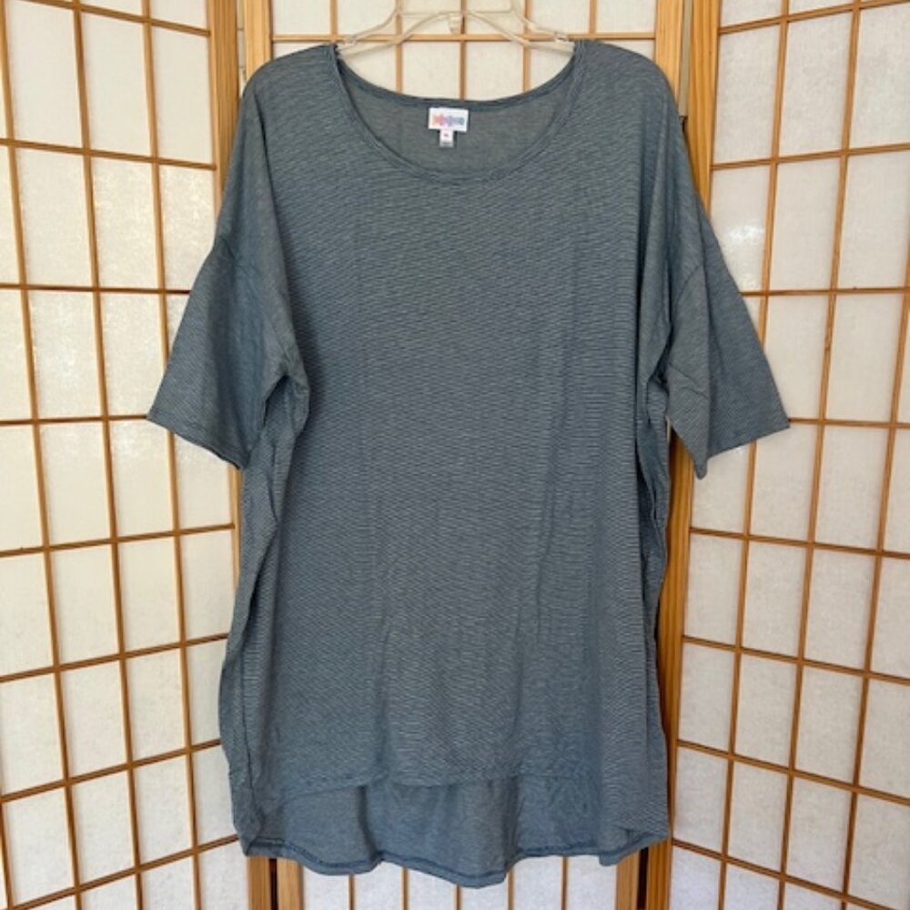 LuLaRoe Shirt. Irma. XL. Gray